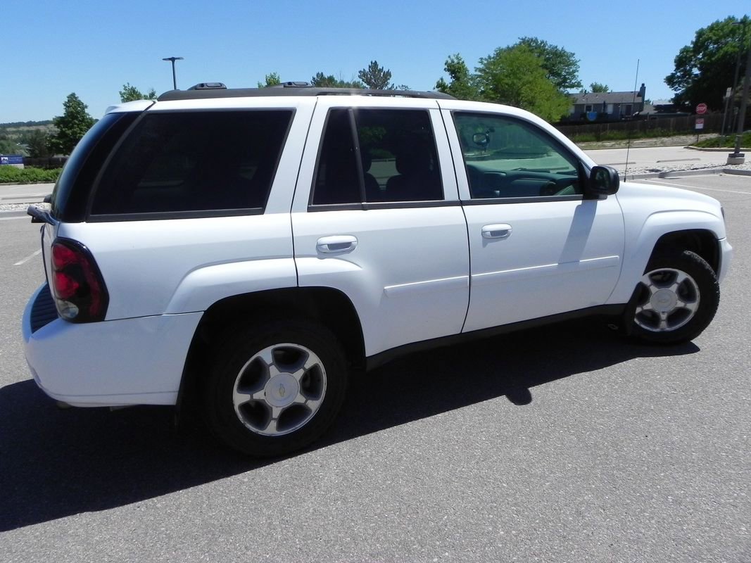 Used 2008 Chevrolet TrailBlazer LT w/ Off-Road Package AWD/4WD image 4