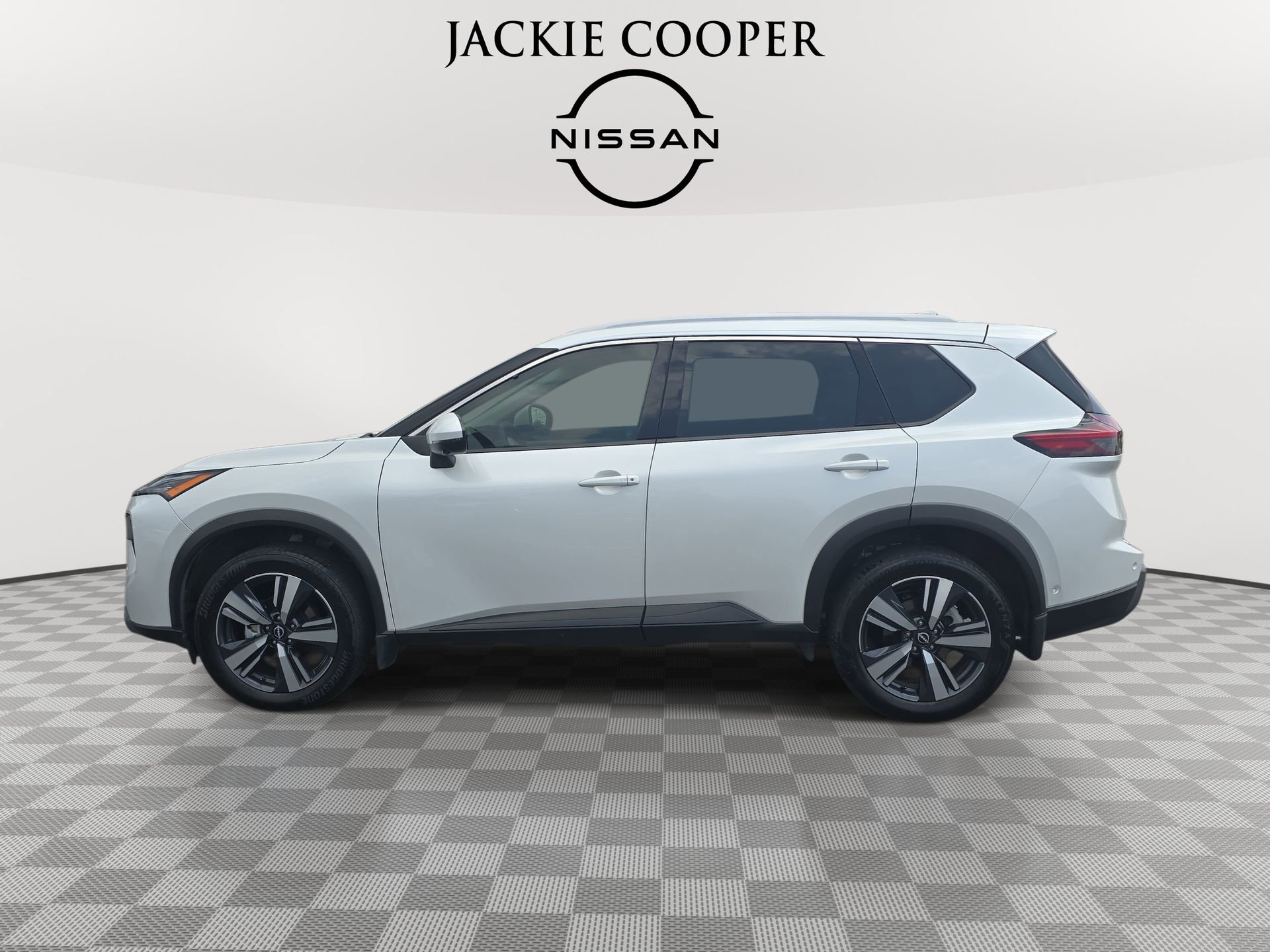 Used 2024 Nissan Rogue SL w/ SL Premium Package FWD image 8