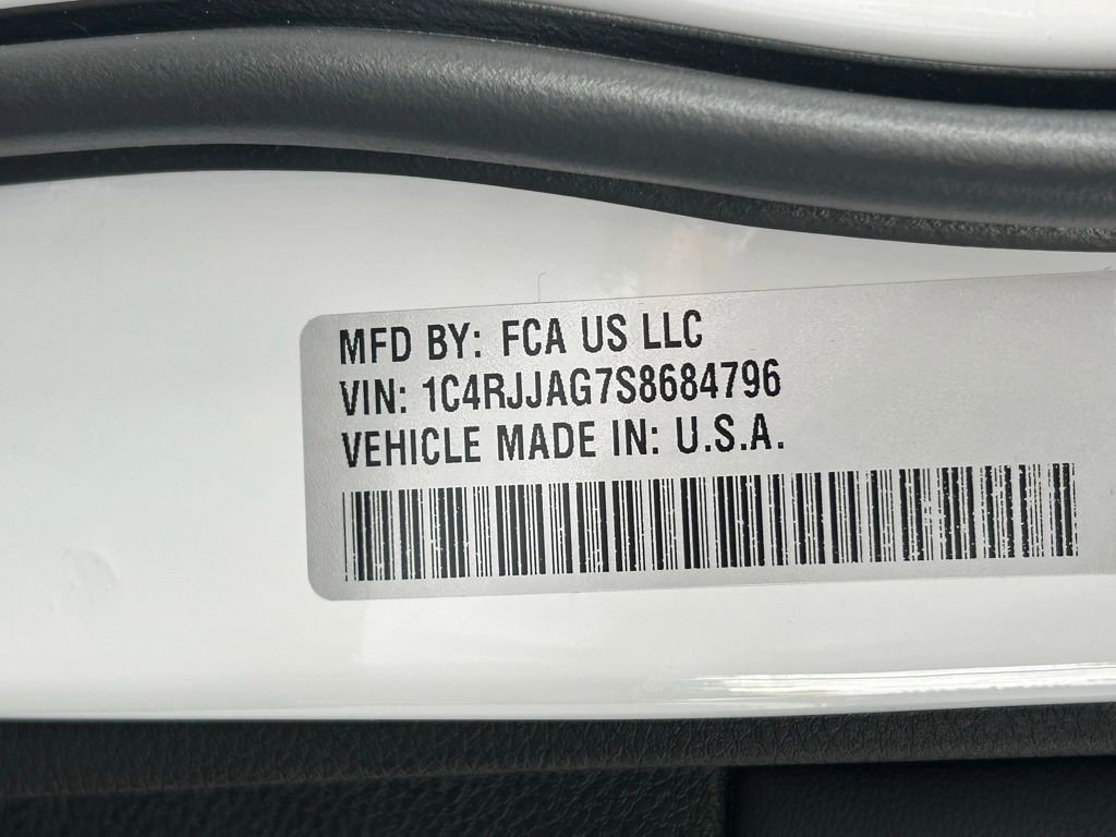 Used 2025 Jeep Grand Cherokee L Laredo image 54