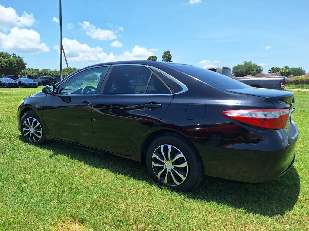 Used 2015 Toyota Camry LE FWD image 4