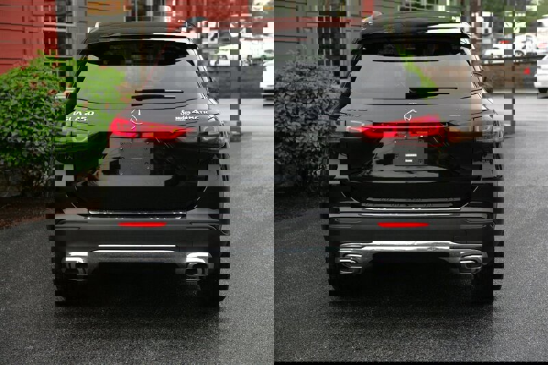 Used 2021 Mercedes-Benz GLA 250 4MATIC w/ Premium Package image 6