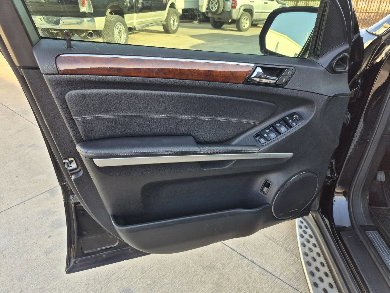 Used 2009 Mercedes-Benz GL 320 BlueTEC 4MATIC image 13