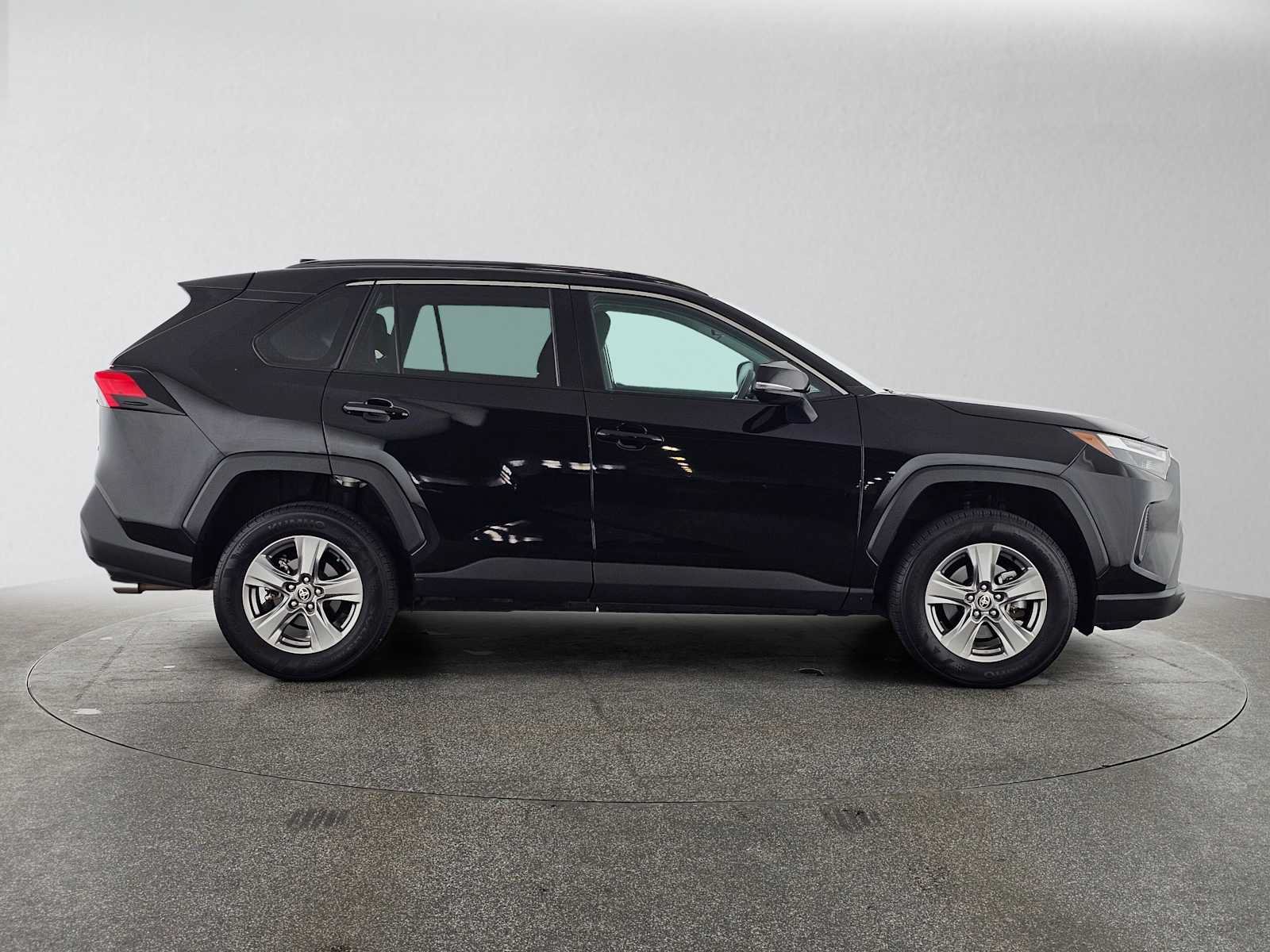 Used 2024 Toyota RAV4 XLE FWD image 2