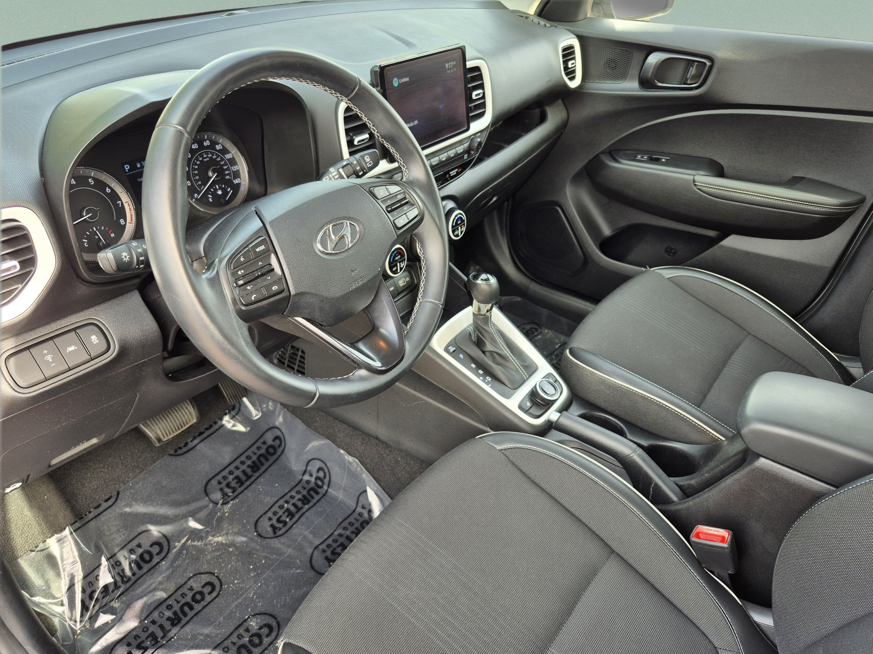 Certified 2022 Hyundai Venue Limited FWD image 16