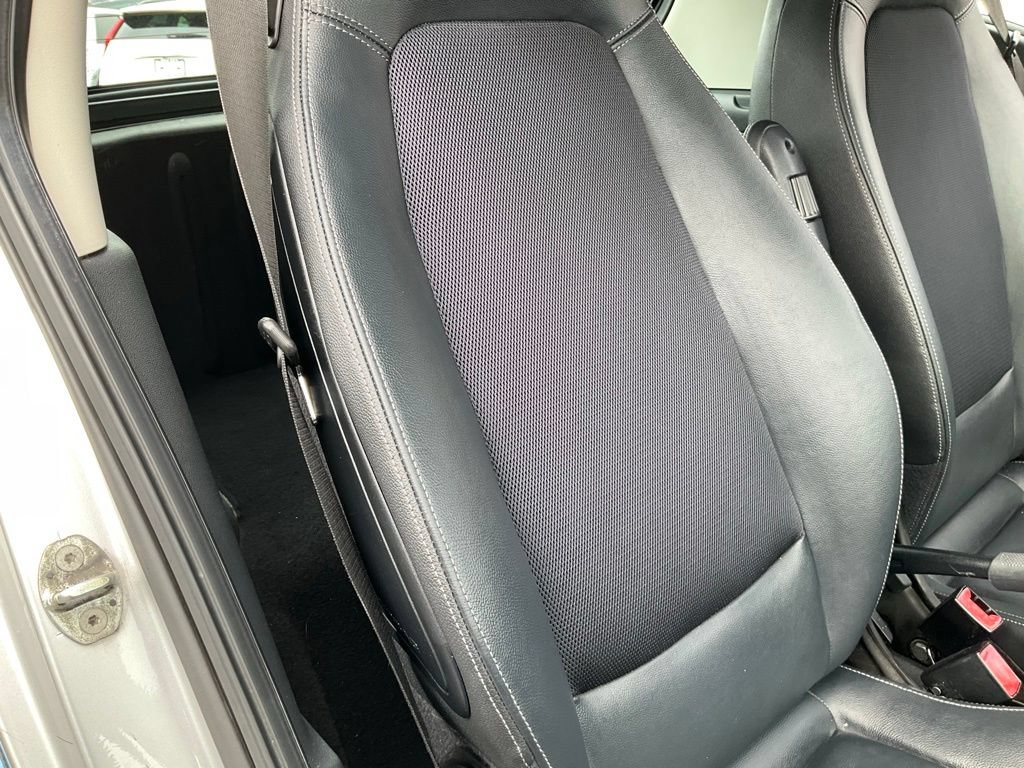 Used 2013 smart fortwo passion RWD image 35