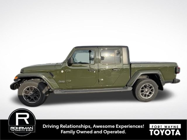 Used 2021 Jeep Gladiator Overland w/ Dual Top Group AWD/4WD image 3