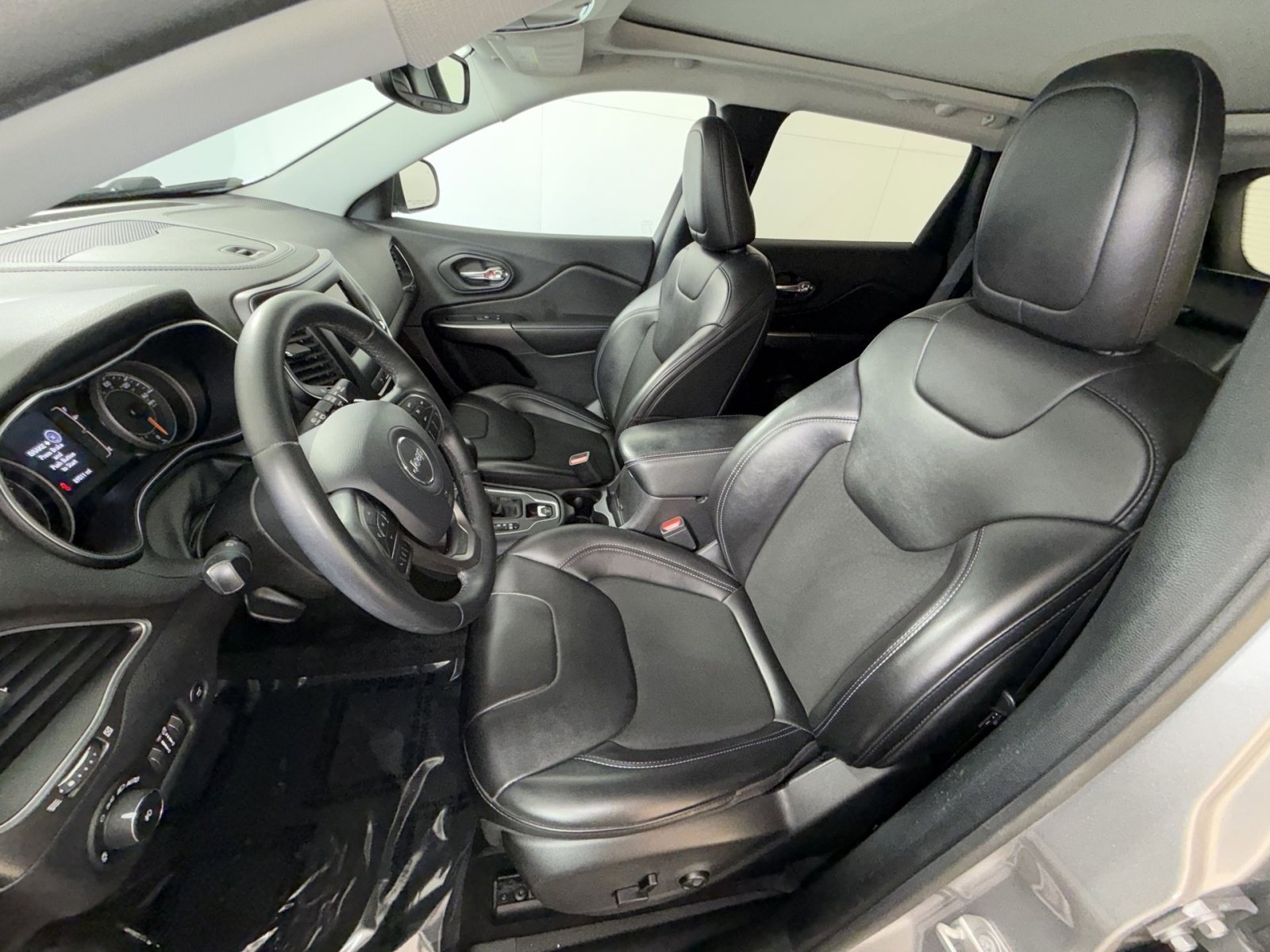 Used 2020 Jeep Cherokee Latitude Plus w/ Comfort/Convenience Group image 13