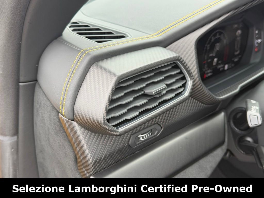 Used 2023 Lamborghini Urus Performante AWD/4WD image 32