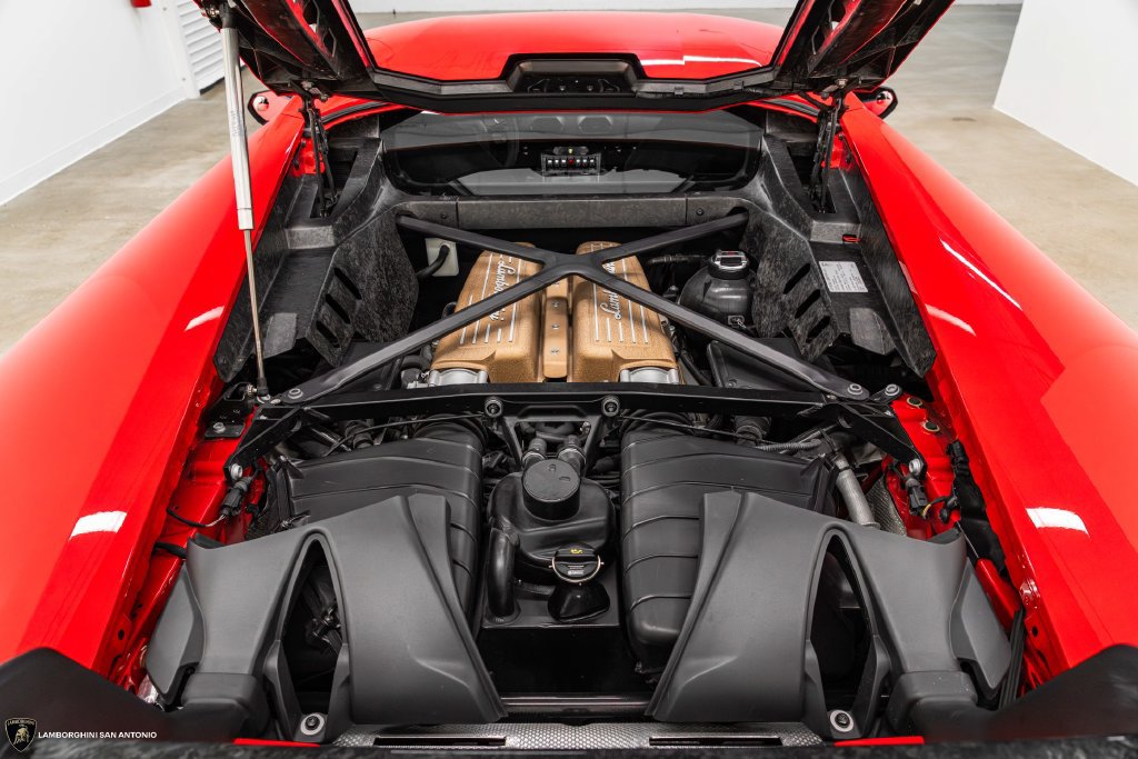 Used 2018 Lamborghini Huracan Performante AWD/4WD image 23