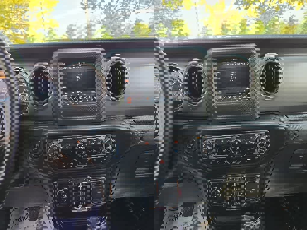 Used 2021 Jeep Gladiator Sport image 35