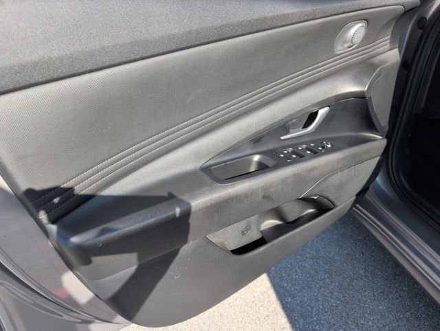 Used 2022 Hyundai Elantra Limited w/ Cargo Package image 15