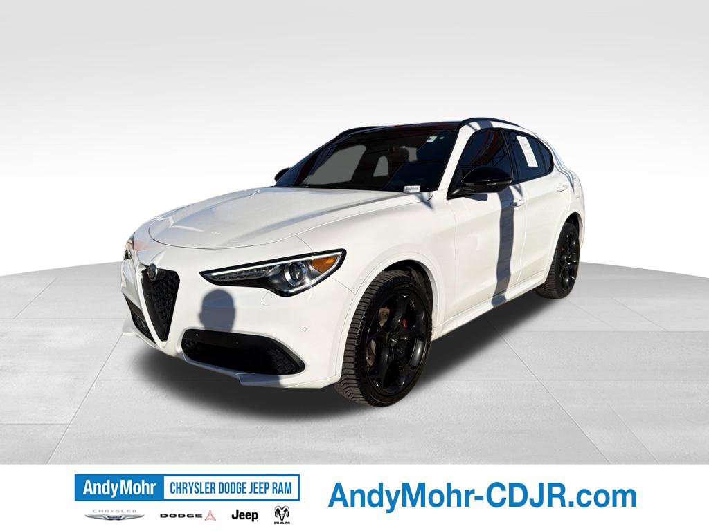 Used 2023 Alfa Romeo Stelvio Veloce AWD/4WD image 3