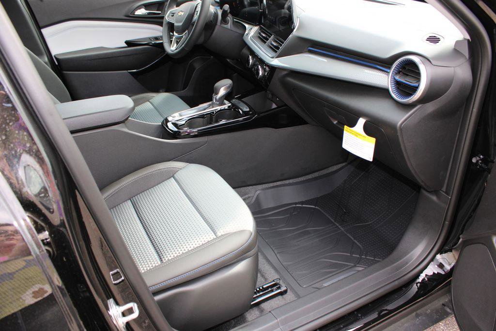 New 2026 Chevrolet Trax LT w/ Driver Confidence Package image 6