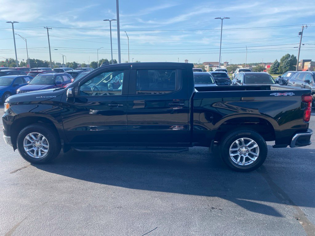 Used 2022 Chevrolet Silverado 1500 LT AWD/4WD image 5
