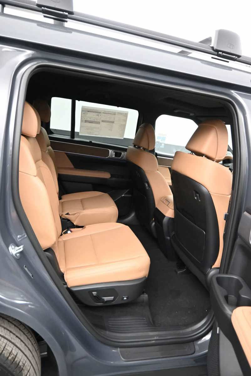 New 2026 Hyundai Santa Fe Limited AWD/4WD image 12