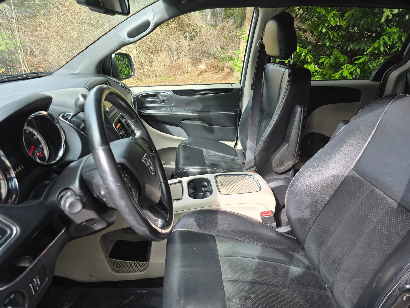 Used 2017 Dodge Grand Caravan SXT FWD image 17