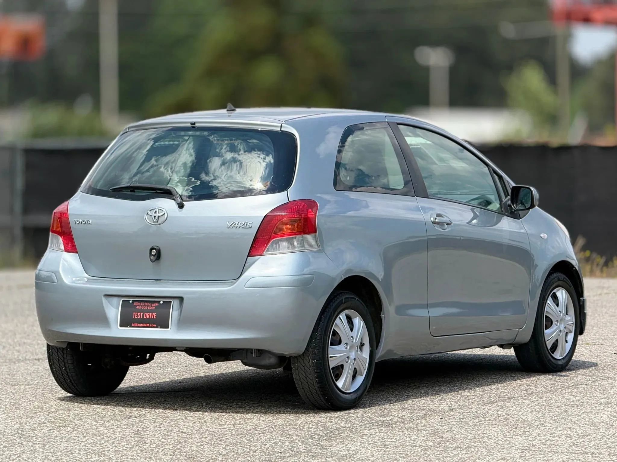 Used 2009 Toyota Yaris 2-Door Hatchback FWD image 9
