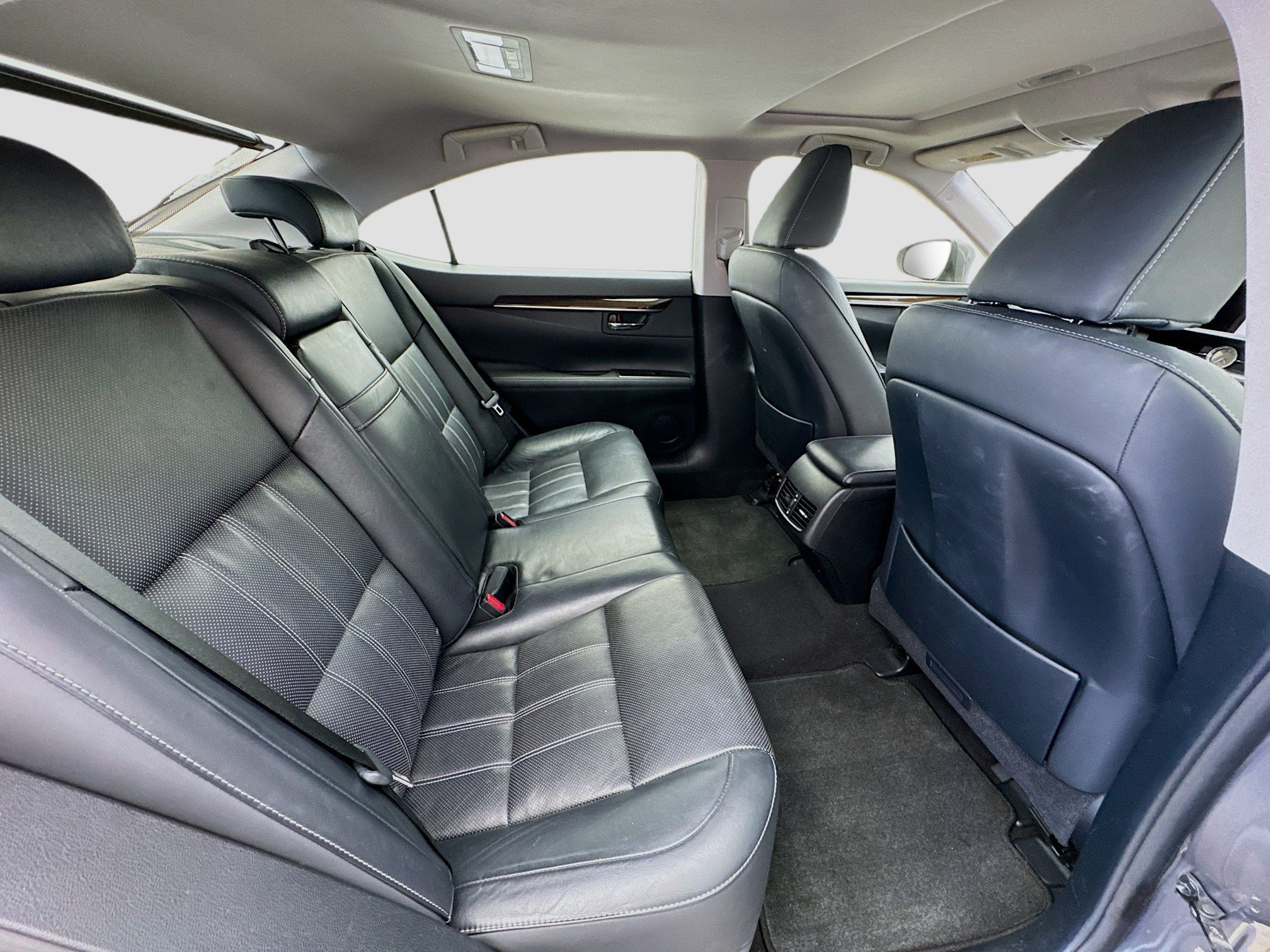 Used 2017 Lexus ES 300h w/ Luxury Package FWD image 18
