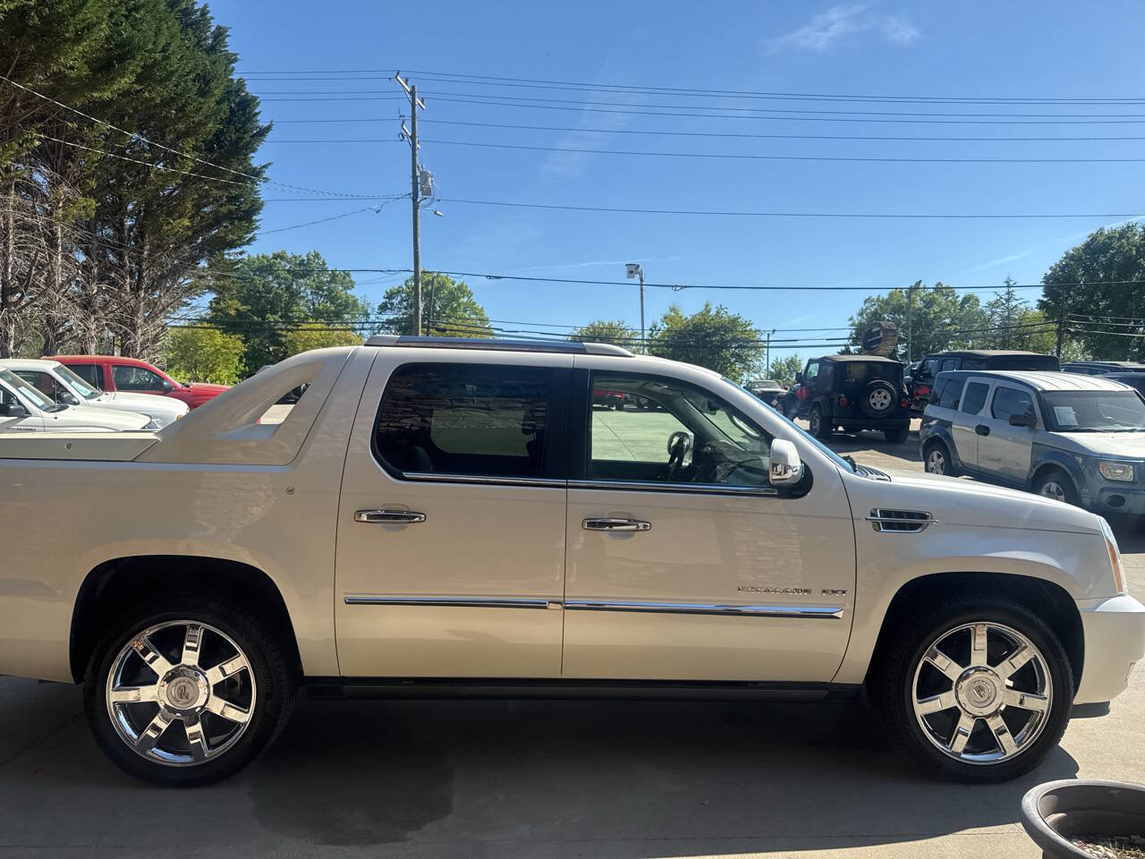 Used 2012 Cadillac Escalade EXT Premium AWD/4WD image 6