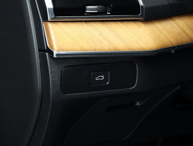 Used 2024 Volvo XC90 B5 Plus image 27