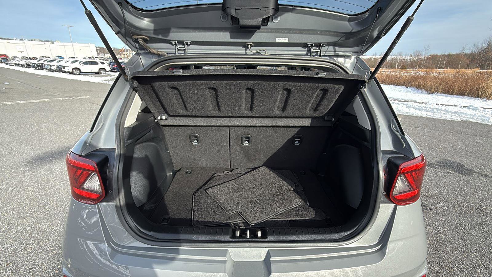 Used 2021 Hyundai Venue SE image 20