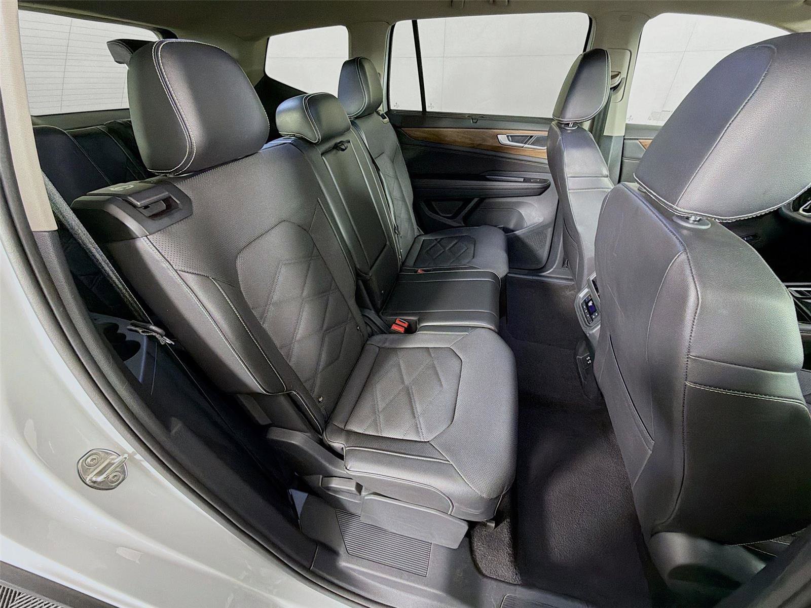 Used 2024 Volkswagen Atlas SE image 27