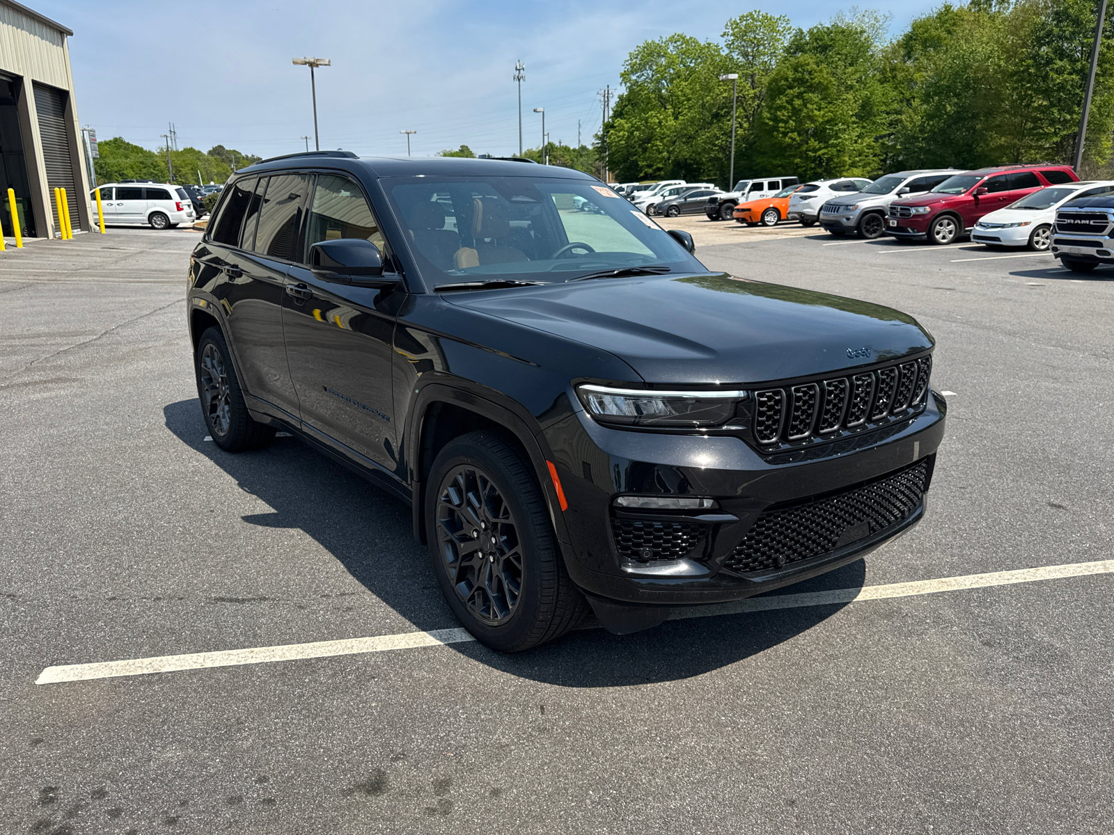 Used 2025 Jeep Grand Cherokee Summit image 3