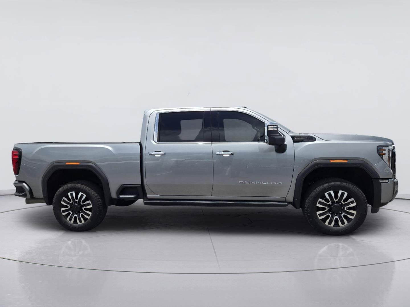 Used 2025 GMC Sierra 2500 Denali Ultimate w/ Max Trailering Package AWD/4WD image 4