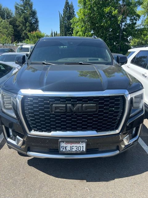 Used 2021 GMC Yukon Denali w/ Denali Premium Package AWD/4WD image 3