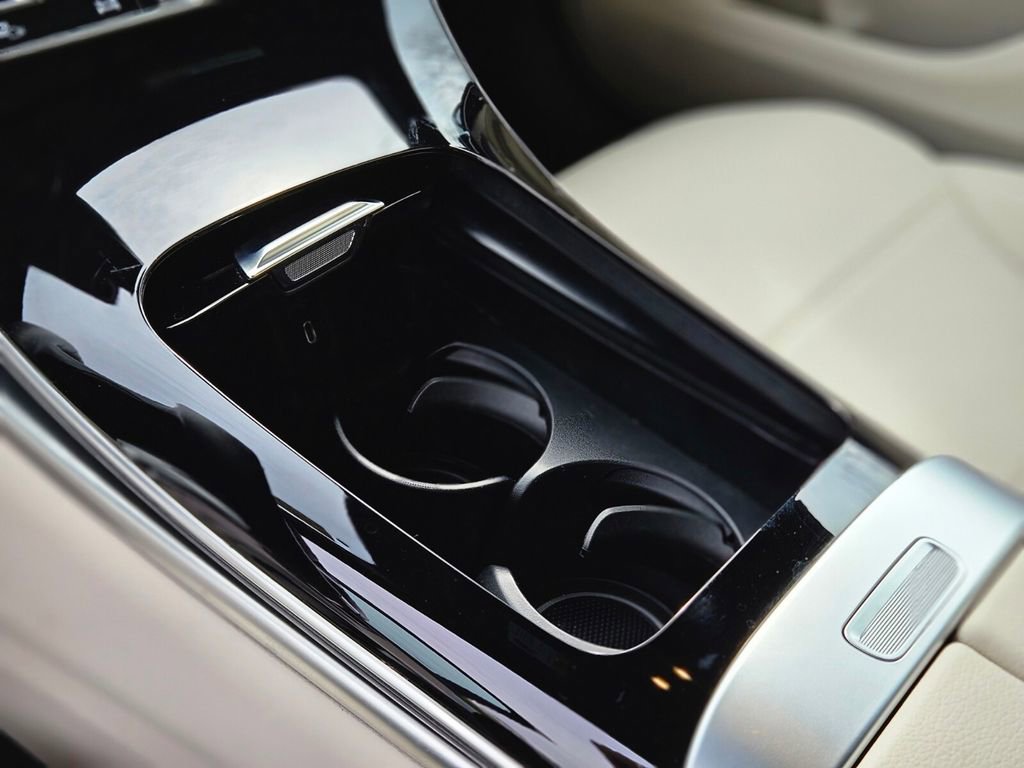 Used 2025 Mercedes-Benz GLC 300 4MATIC image 23