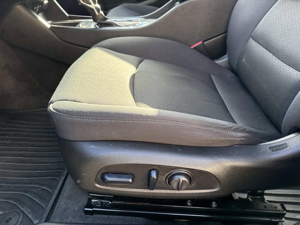 Used 2021 Chevrolet Malibu LT image 18