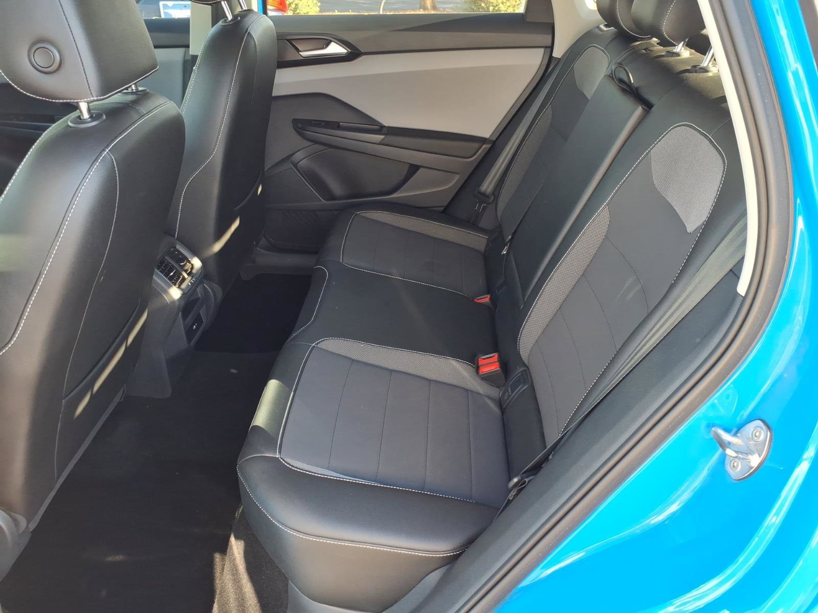 Used 2023 Volkswagen Taos SE w/ Panoramic Sunroof Package image 15