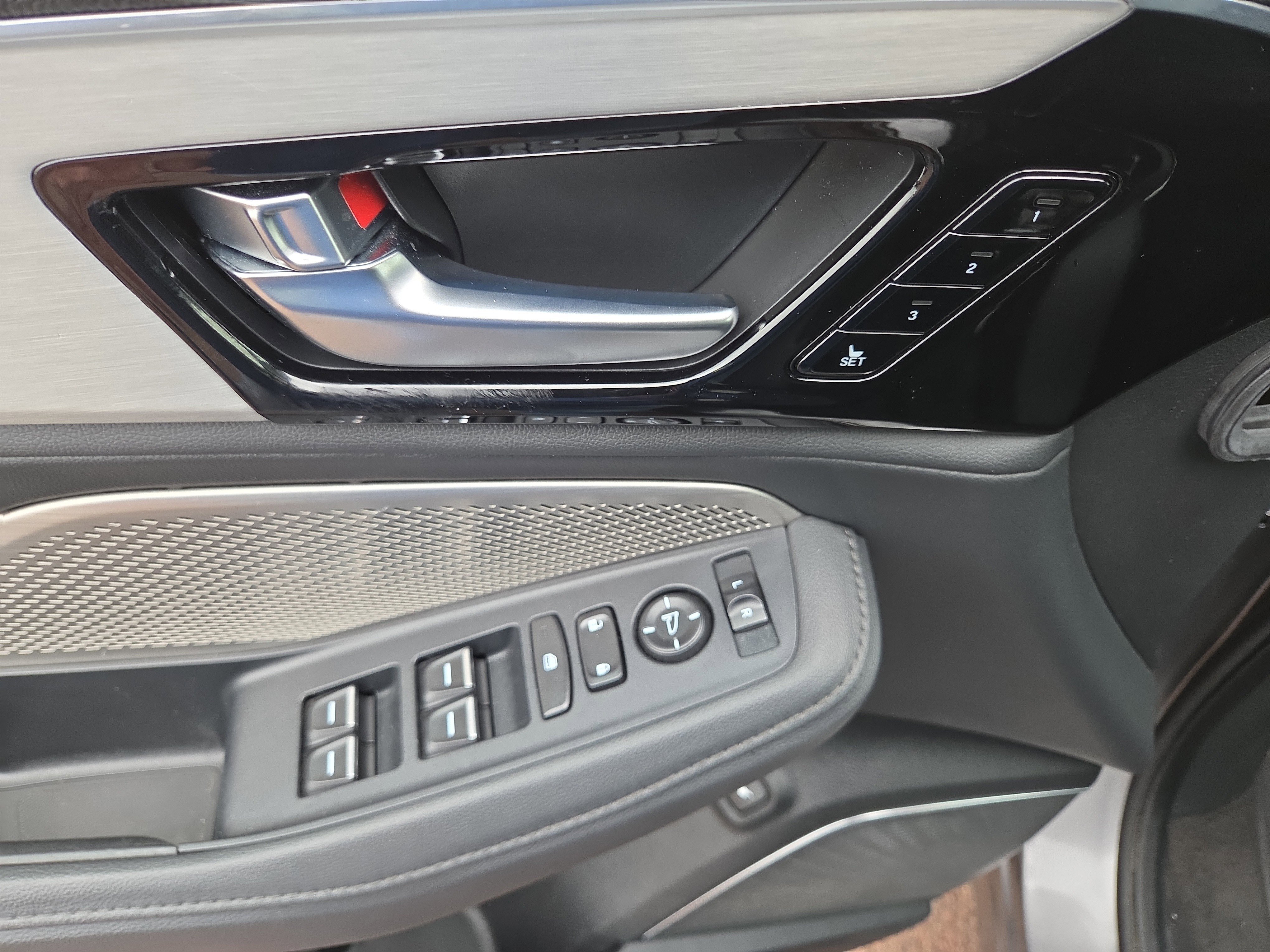 Used 2024 Acura MDX SH-AWD image 32