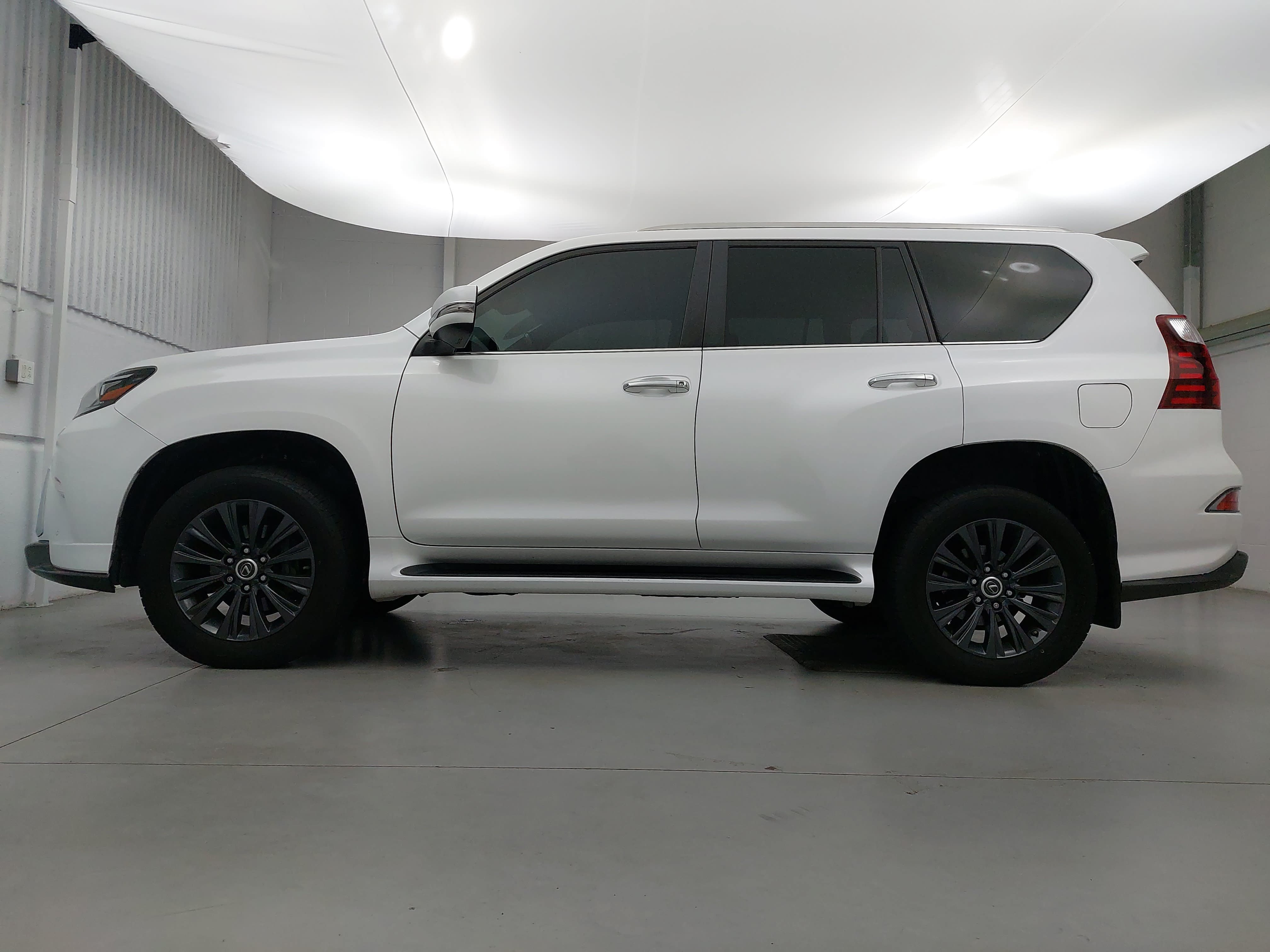 Used 2021 Lexus GX 460 Premium w/ Accessory Package AWD/4WD image 2