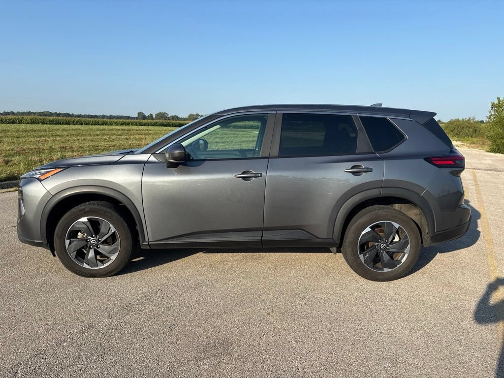 Used 2024 Nissan Rogue SV AWD/4WD image 8