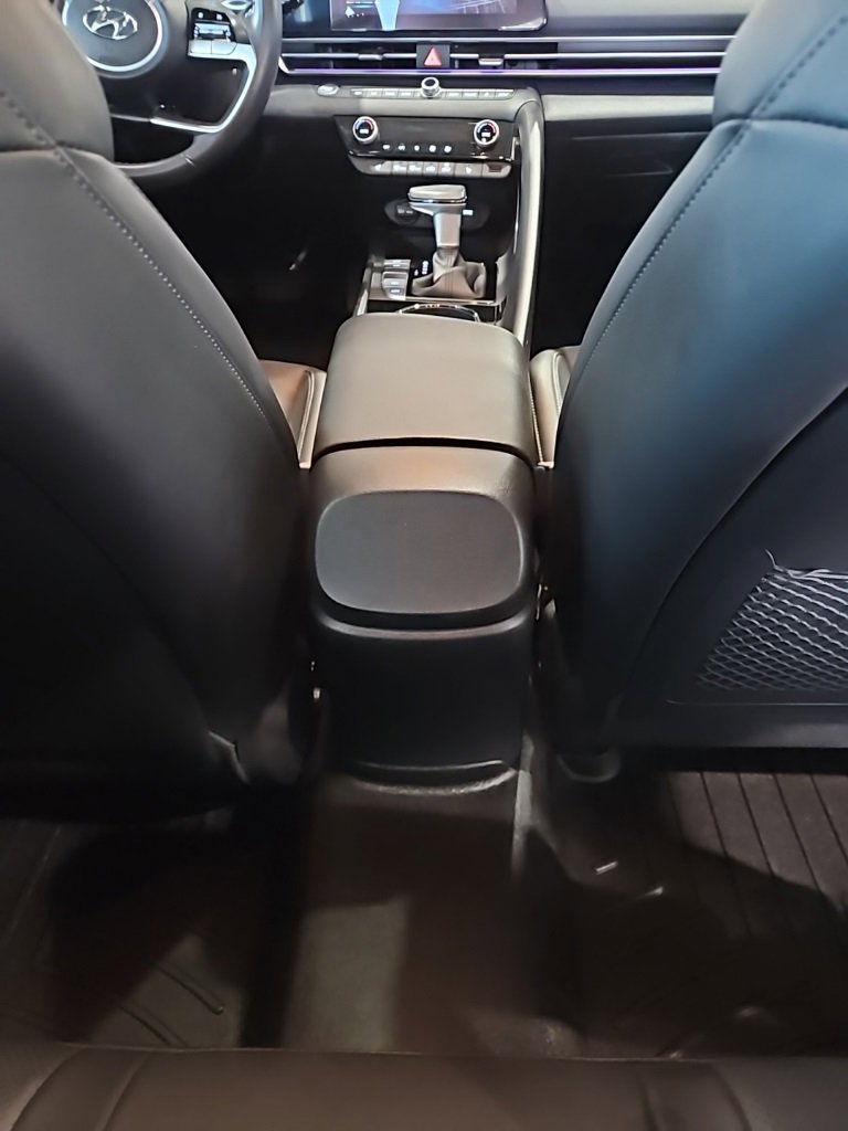 Used 2023 Hyundai Elantra Limited image 18