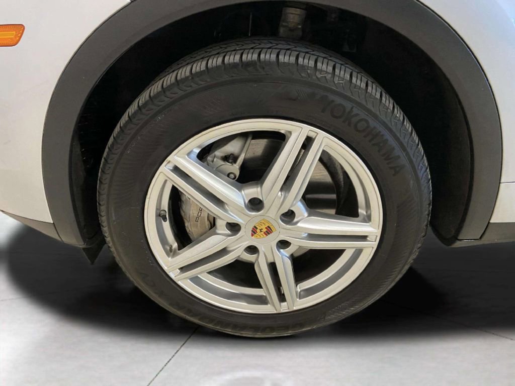 Used 2017 Porsche Cayenne S AWD/4WD image 11