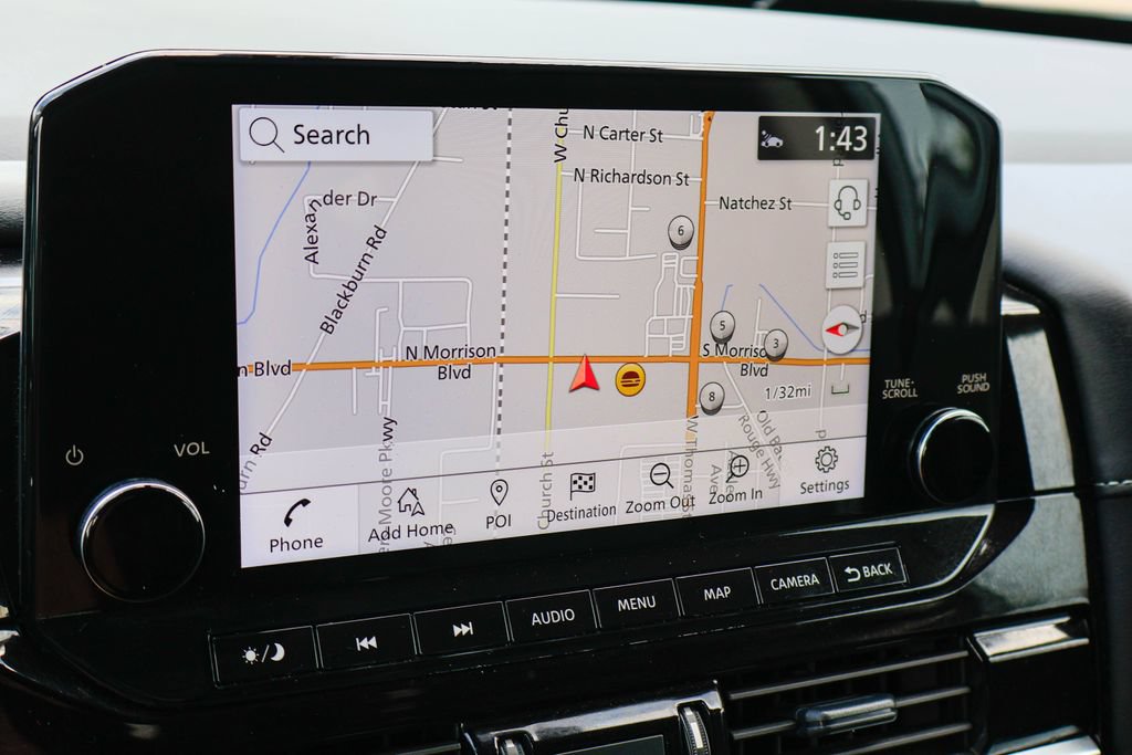 Used 2024 Nissan Pathfinder SL w/ SL Premium Package FWD image 3