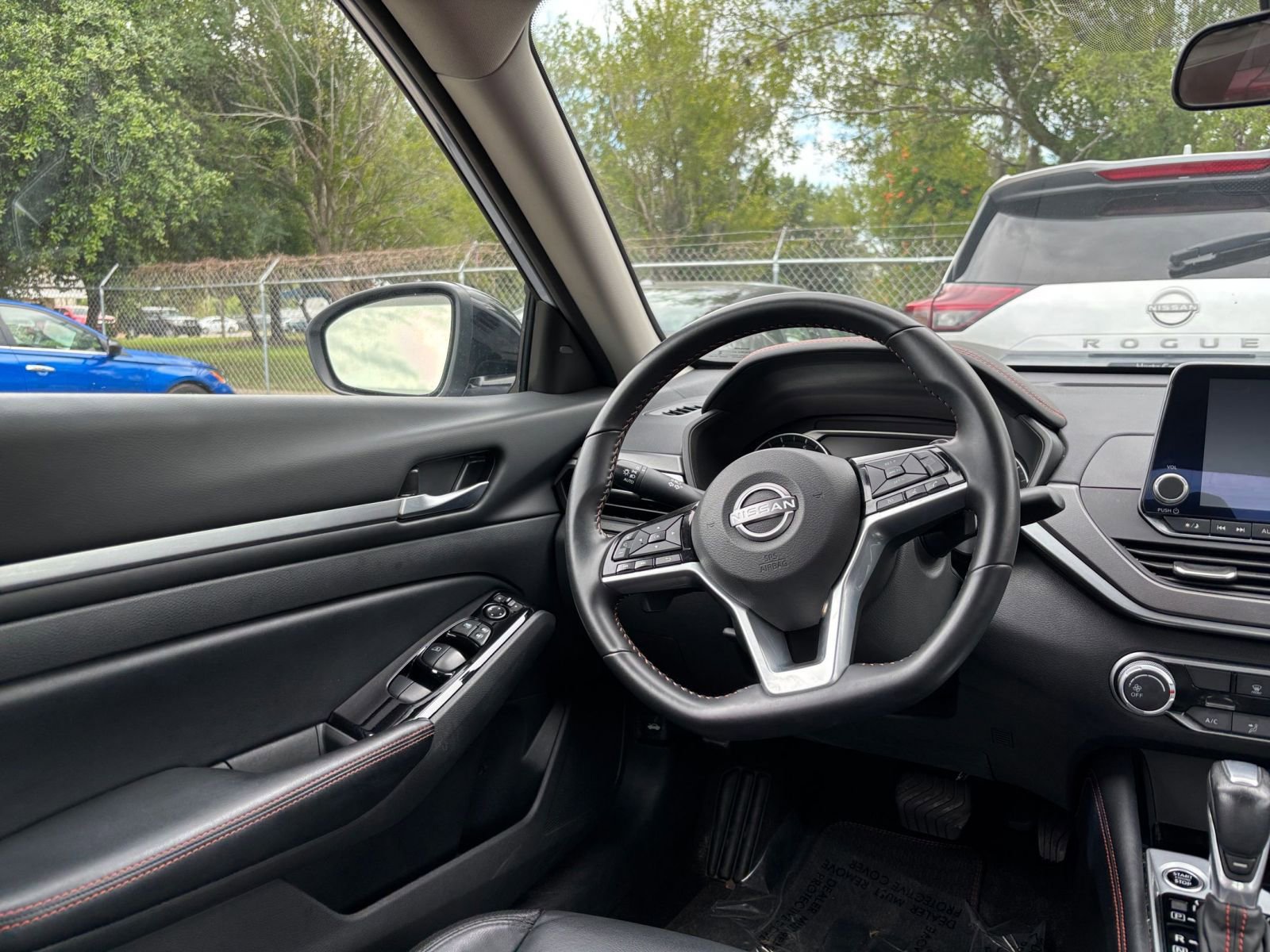 Used 2025 Nissan Altima 2.5 SR FWD image 33