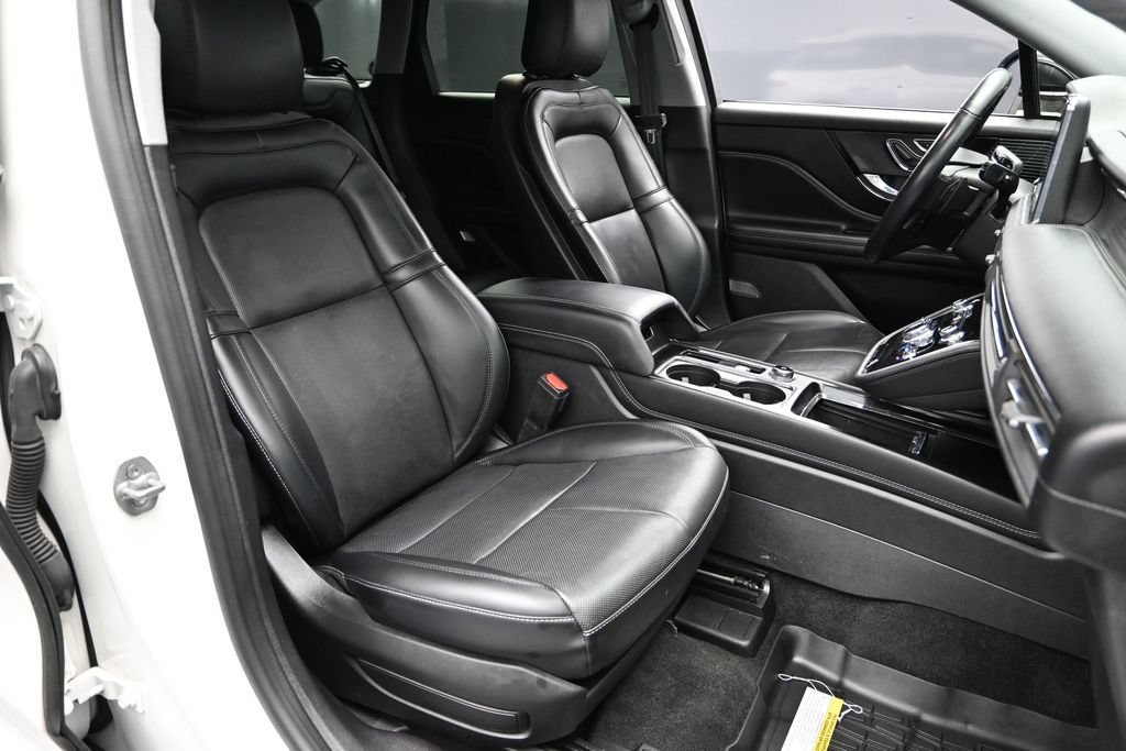 Used 2022 Lincoln Corsair AWD w/ Premium Package image 16