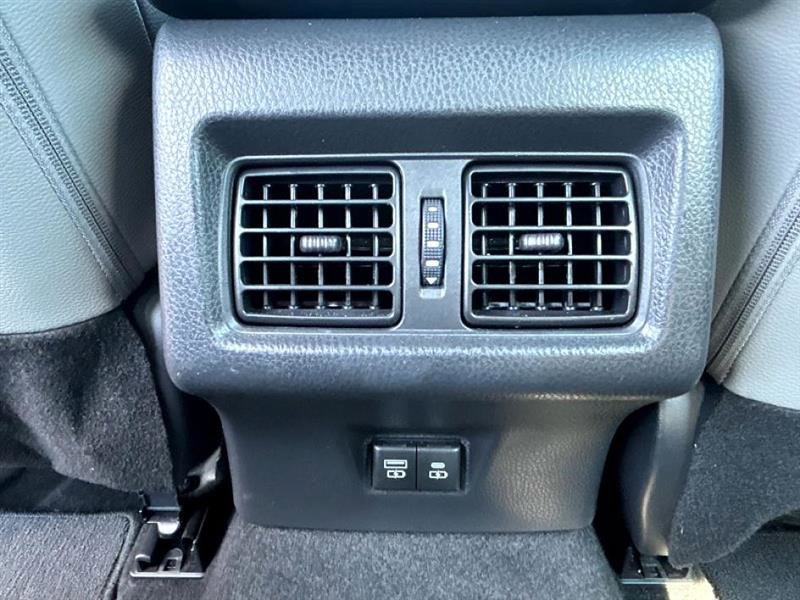 Used 2025 Toyota Camry SE image 35