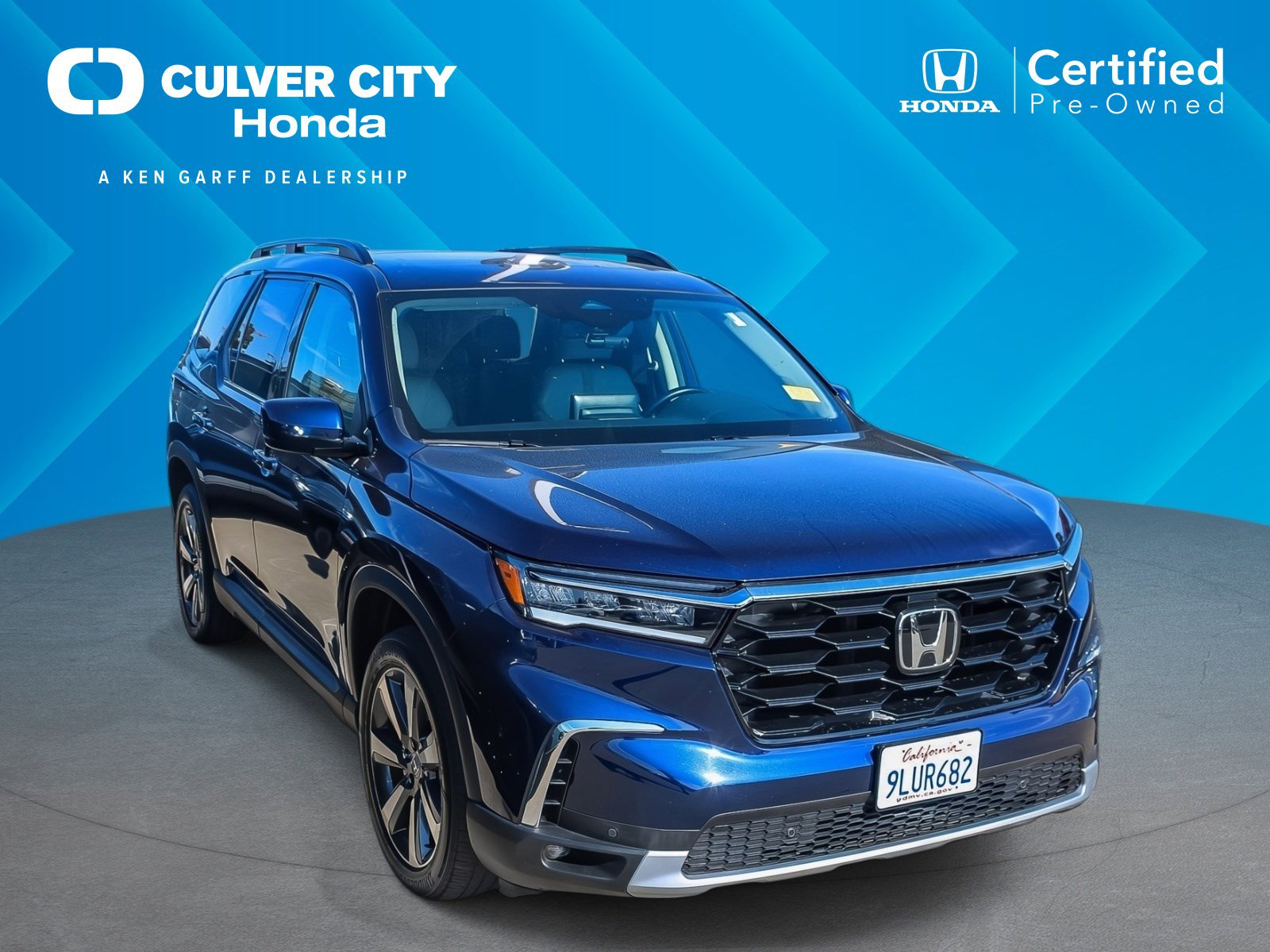 Used 2024 Honda Pilot Touring image 1