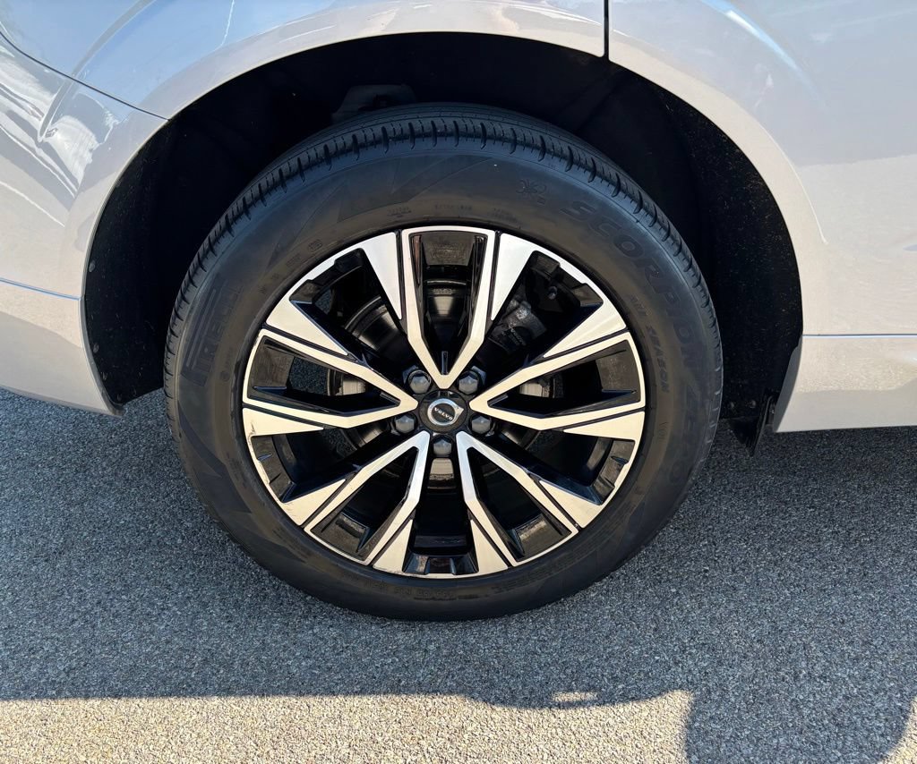 Used 2023 Volvo XC60 B5 Plus w/ Climate Package AWD/4WD image 35