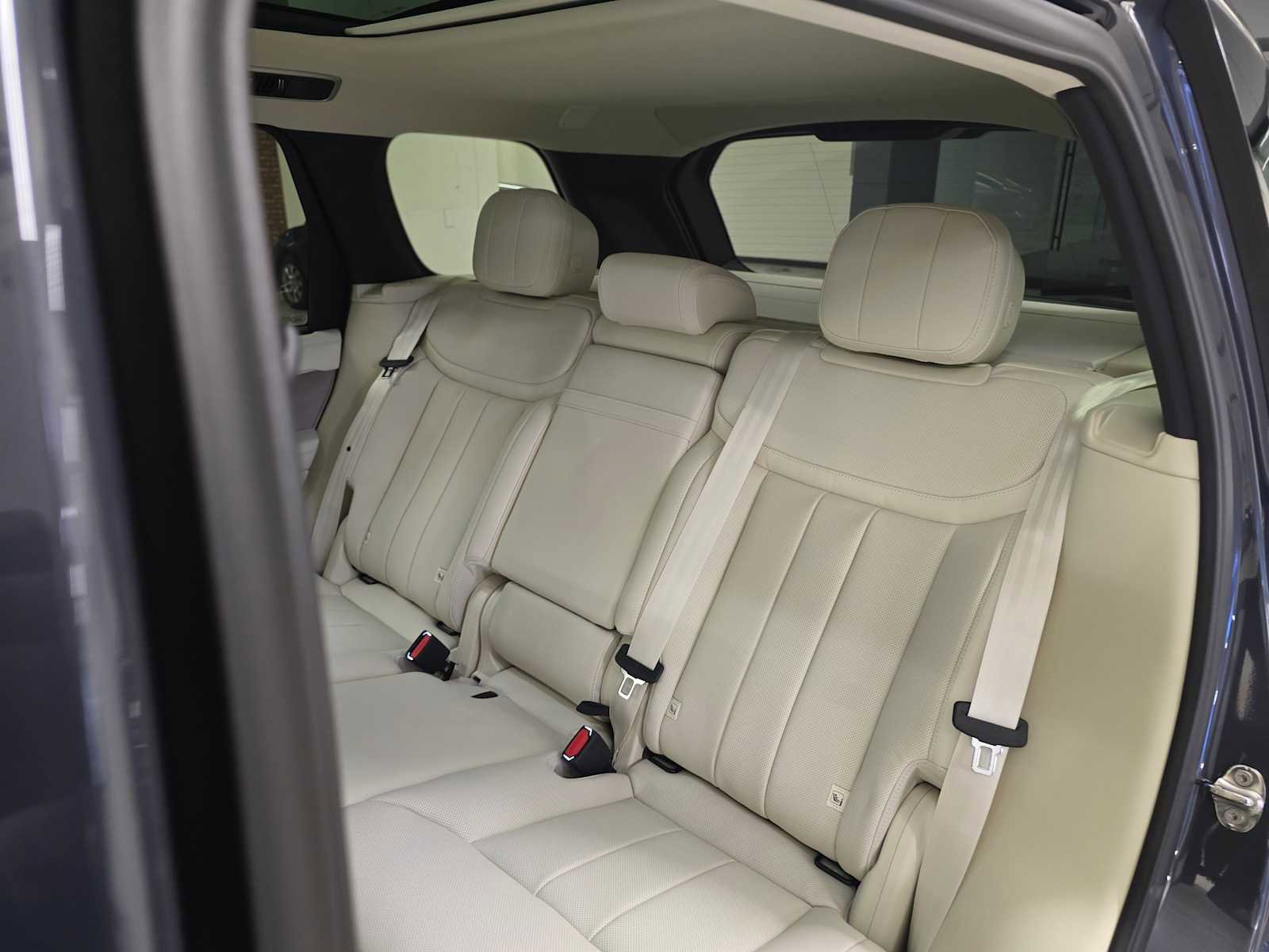 New 2026 Land Rover Range Rover SE image 19