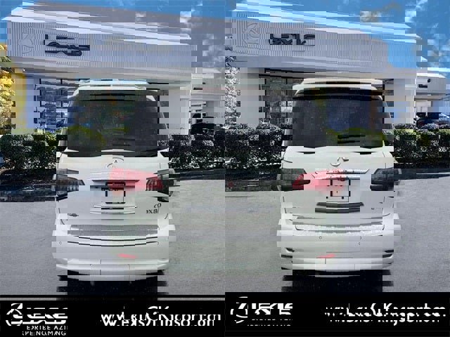 Used 2016 INFINITI QX80 4WD w/ Deluxe Technology Package image 4