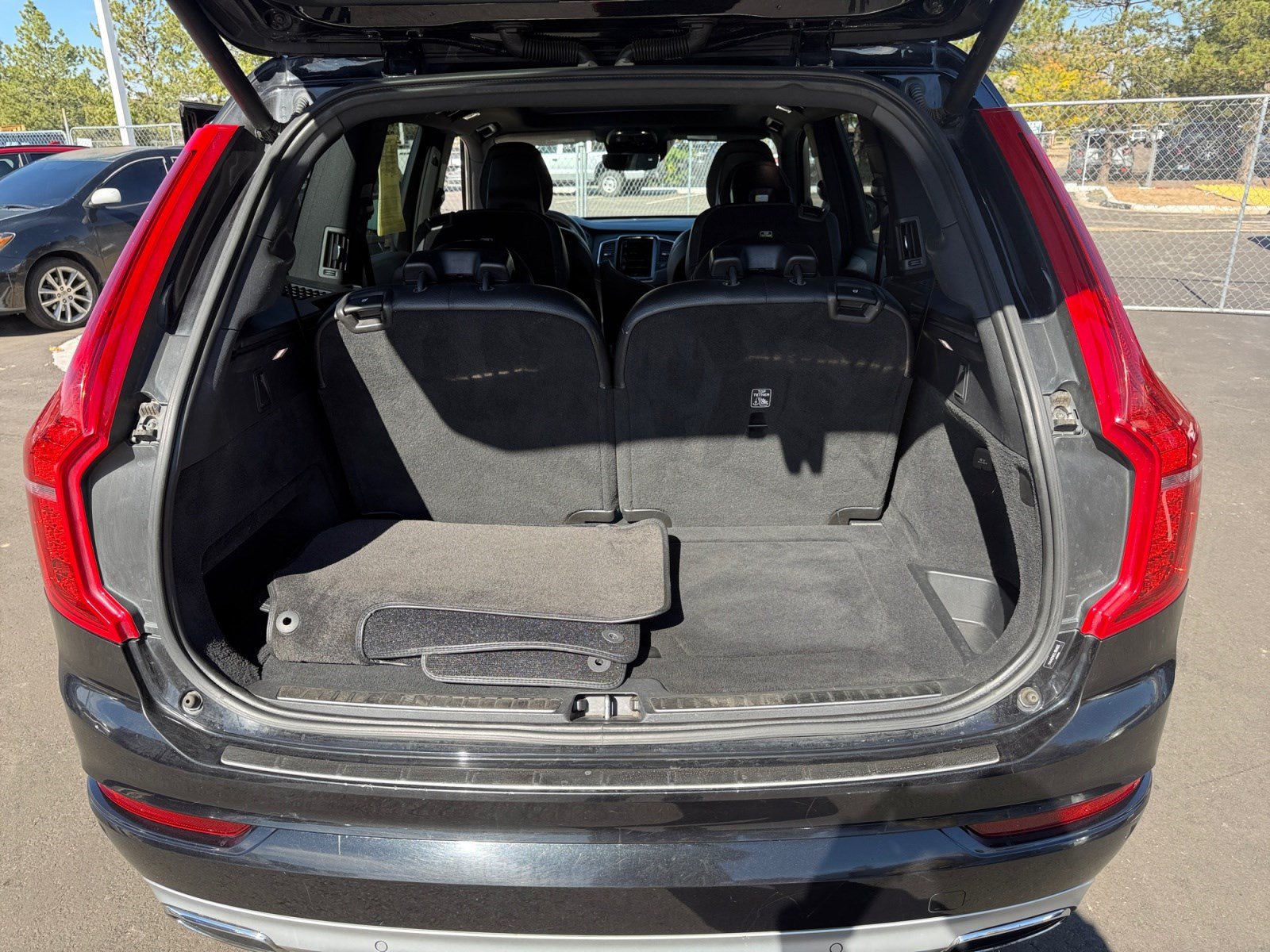 Used 2020 Volvo XC90 T6 Momentum AWD/4WD image 32