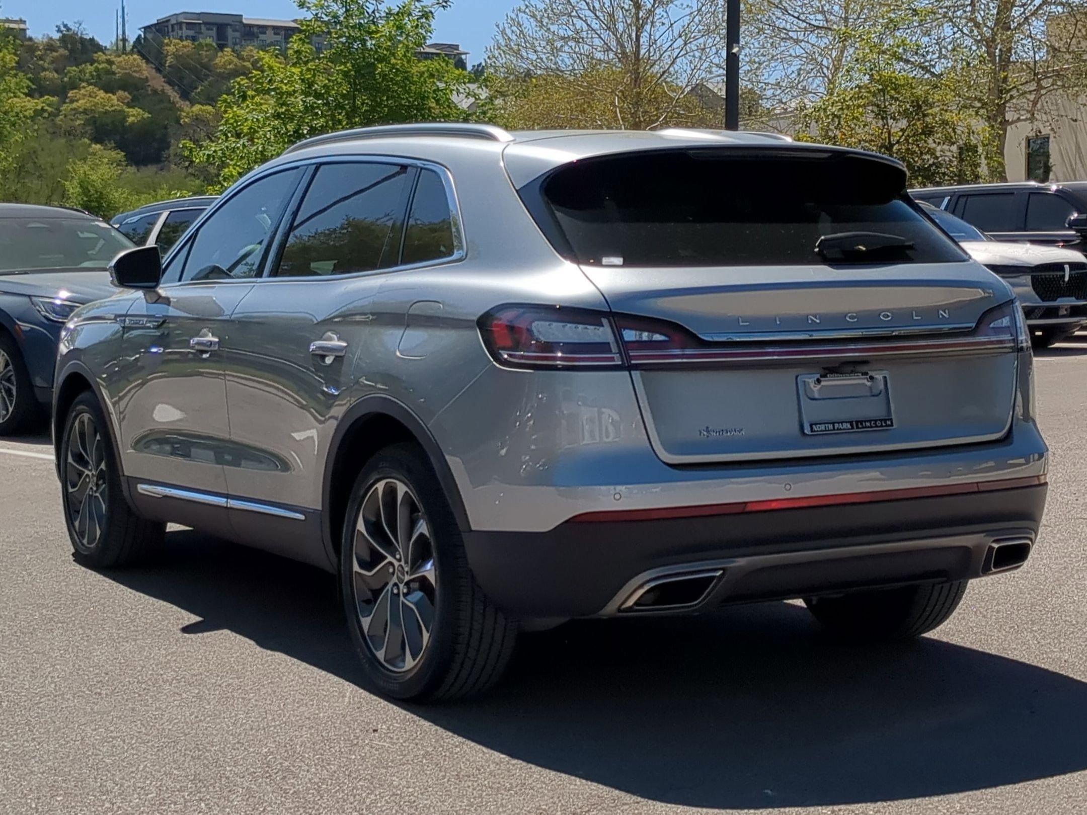 Used 2023 Lincoln Nautilus Reserve image 5