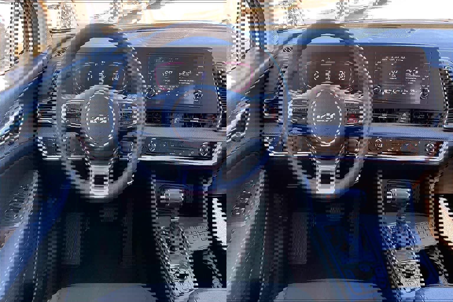 Used 2024 Kia Sportage LX image 7