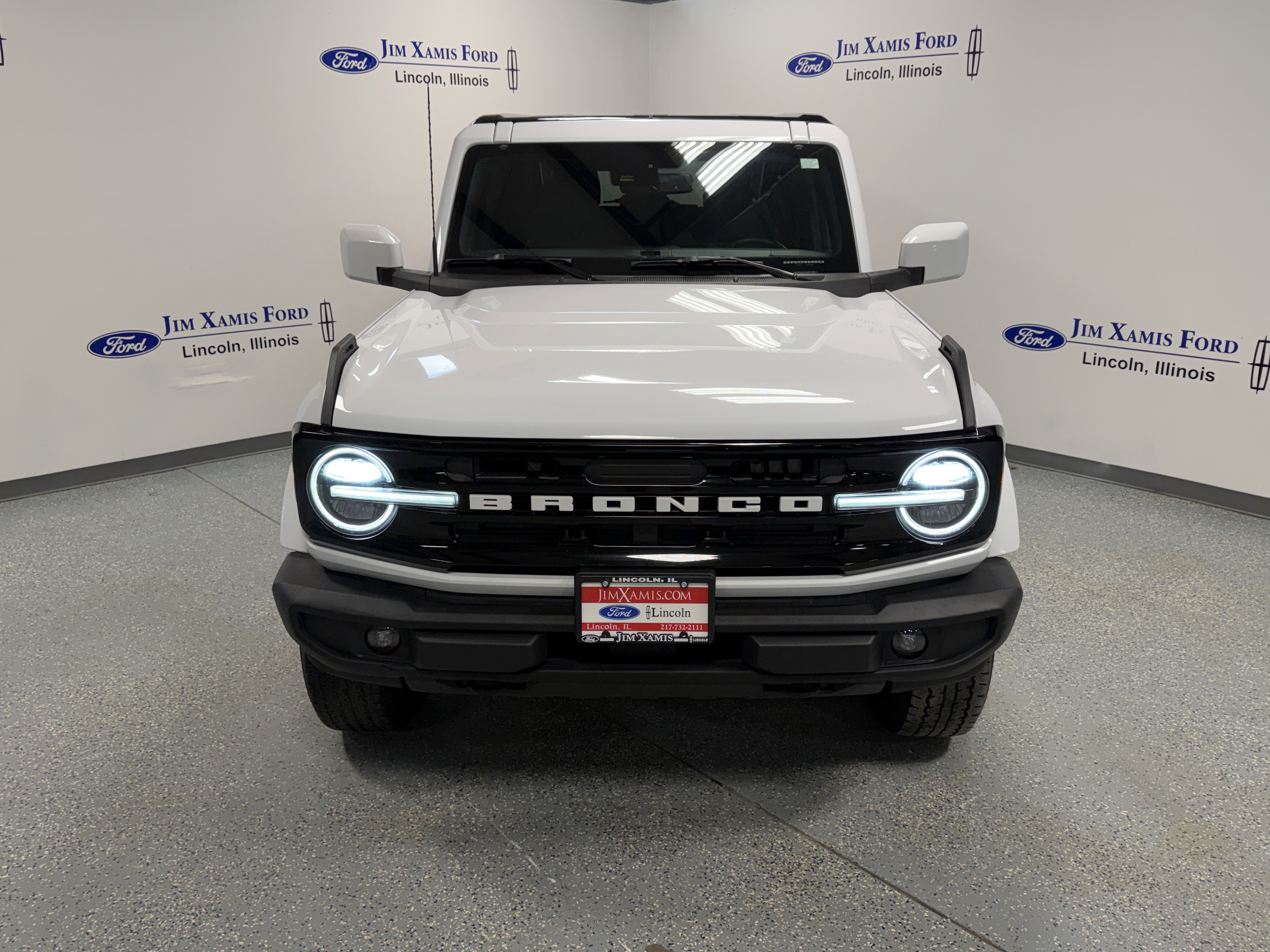 Used 2025 Ford Bronco Outer Banks image 2