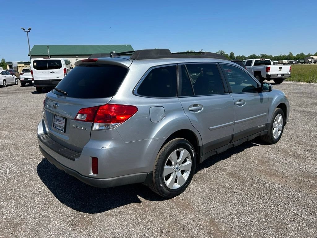 Used 2012 Subaru Outback 2.5i Limited w/ Moonroof Pkg AWD/4WD image 3